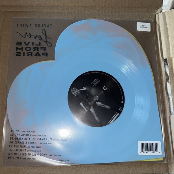 Taylor Swift Lover Live From Paris Heart Shaped Vinyl 2025 LIMITED - Picture 3 of 10